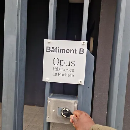 Ambre Appart-wifi-terrasse-parking-terrasse-2 Couchages 아파트 라로셸